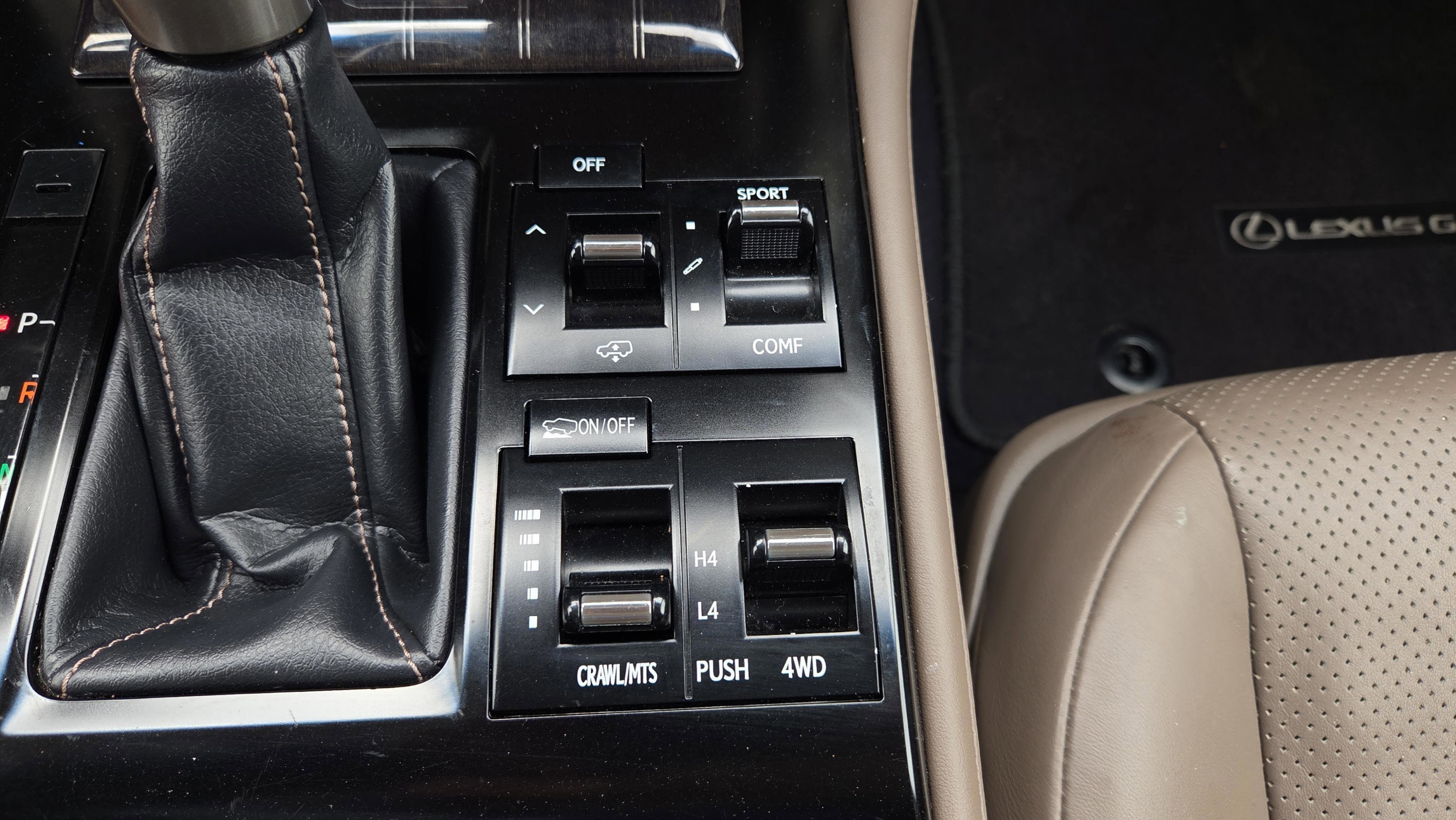 Used 2020 Lexus GX 460 Luxury w/ Off Road Package image 31