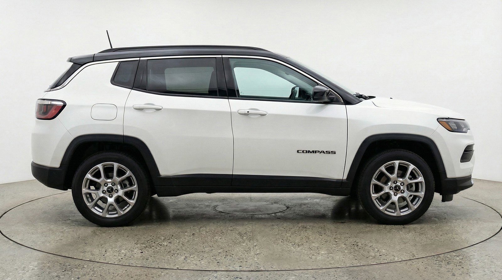 Used 2025 Jeep Compass Limited image 11