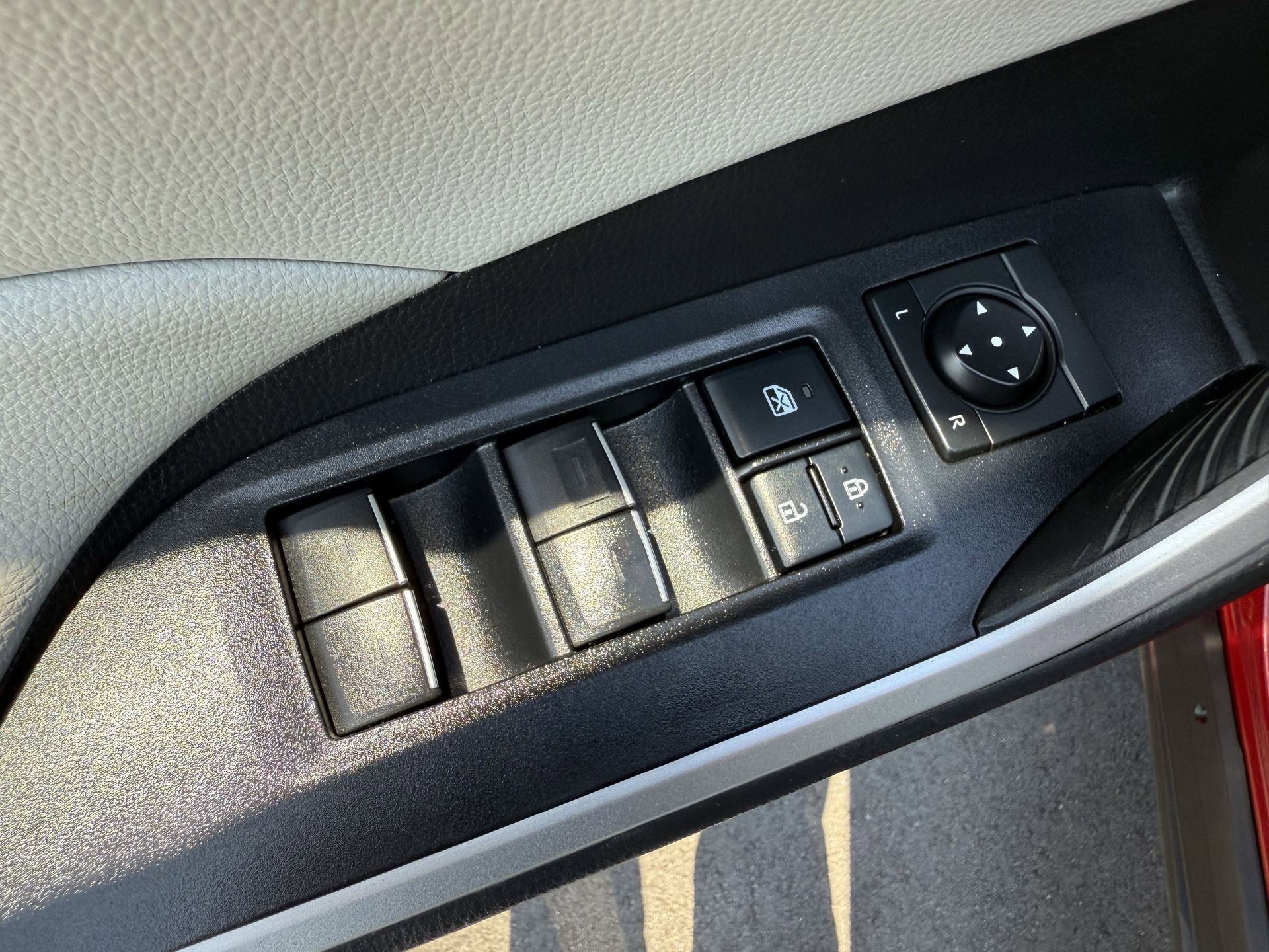 Used 2022 Toyota RAV4 XLE image 19