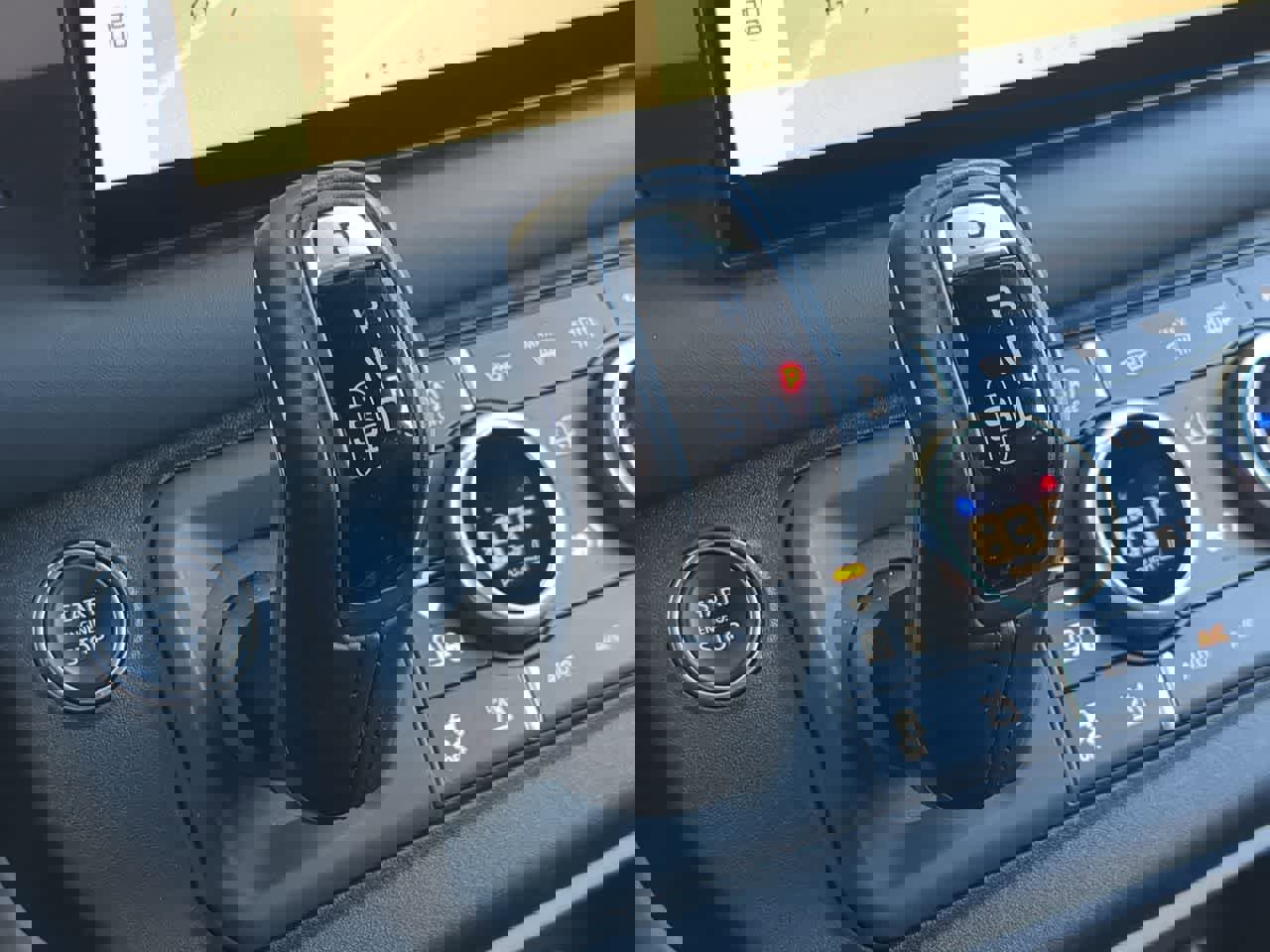 Used 2024 Land Rover Defender 130 X-Dynamic SE image 34