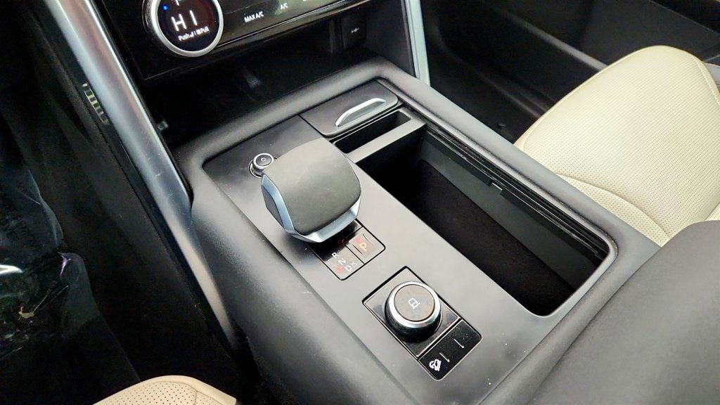 Used 2023 Land Rover Discovery S R-Dynamic AWD/4WD image 17