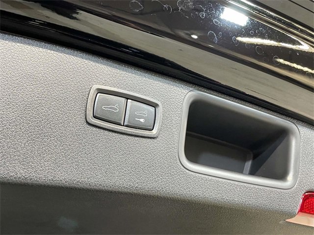 Used 2025 Porsche Macan image 21