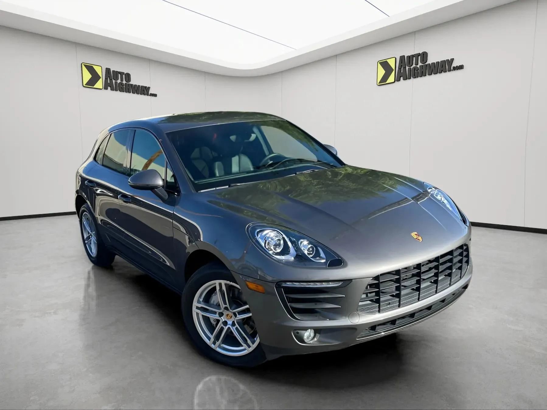 Used 2016 Porsche Macan S image 2