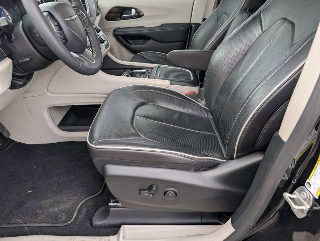 Used 2023 Chrysler Pacifica Limited image 21