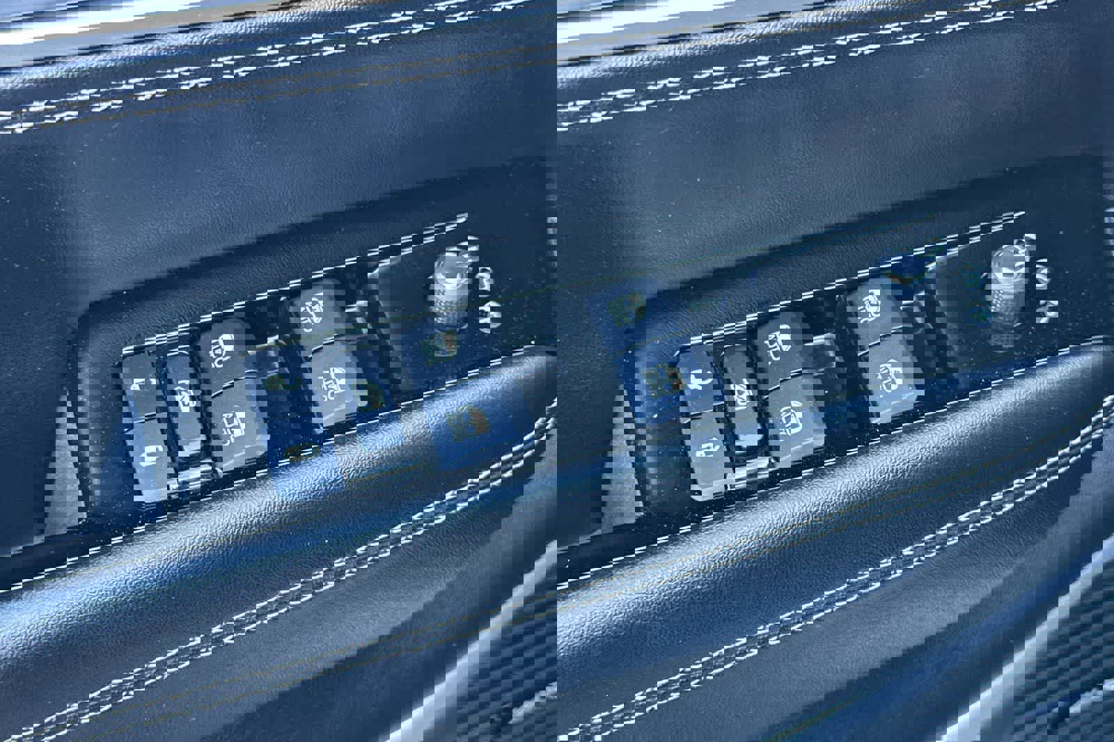 Used 2023 Jeep Wagoneer L Series III w/ Preferred Equipment Group image 13