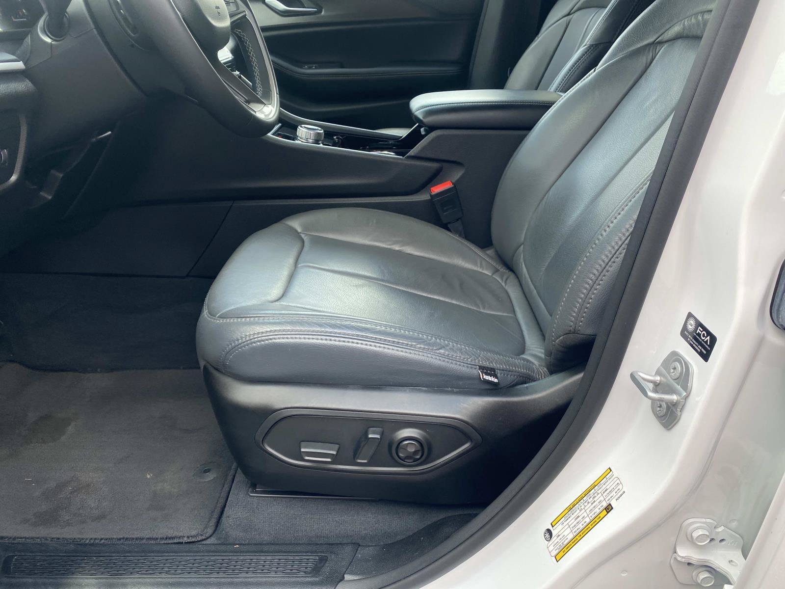 Used 2023 Jeep Grand Cherokee Laredo AWD/4WD image 23