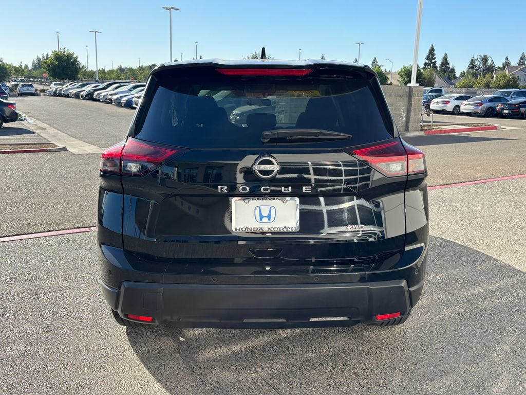 Used 2025 Nissan Rogue SV AWD/4WD image 6