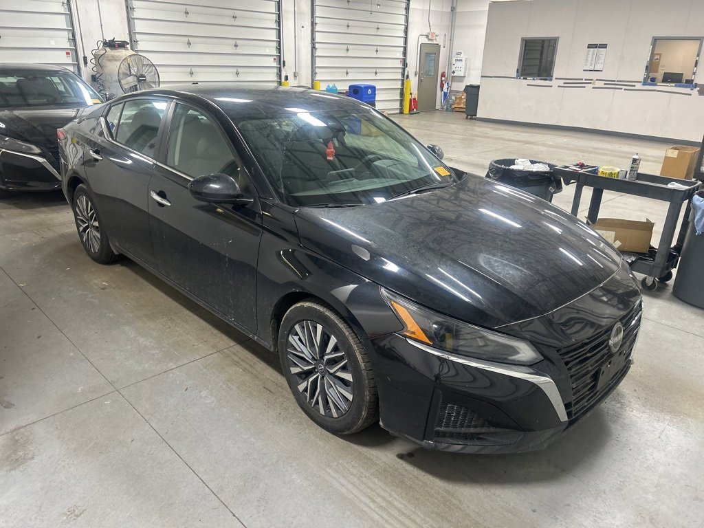Used 2023 Nissan Altima 2.5 SV