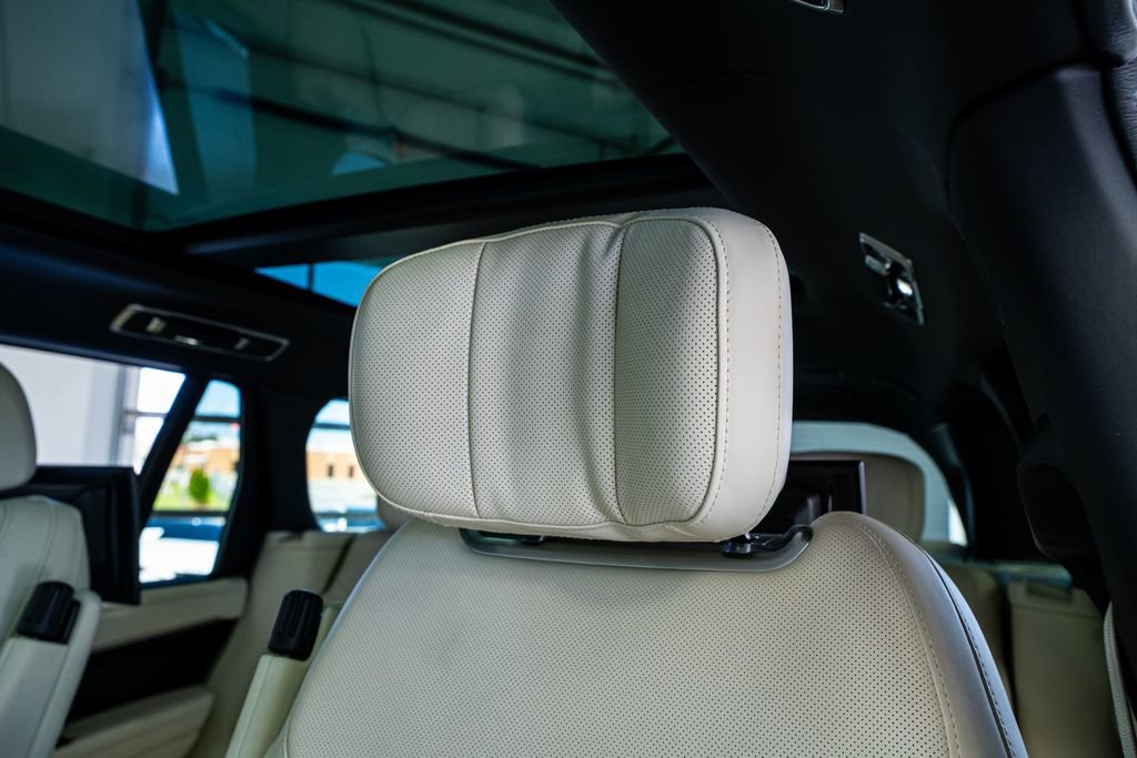 Used 2025 Land Rover Range Rover Autobiography image 36