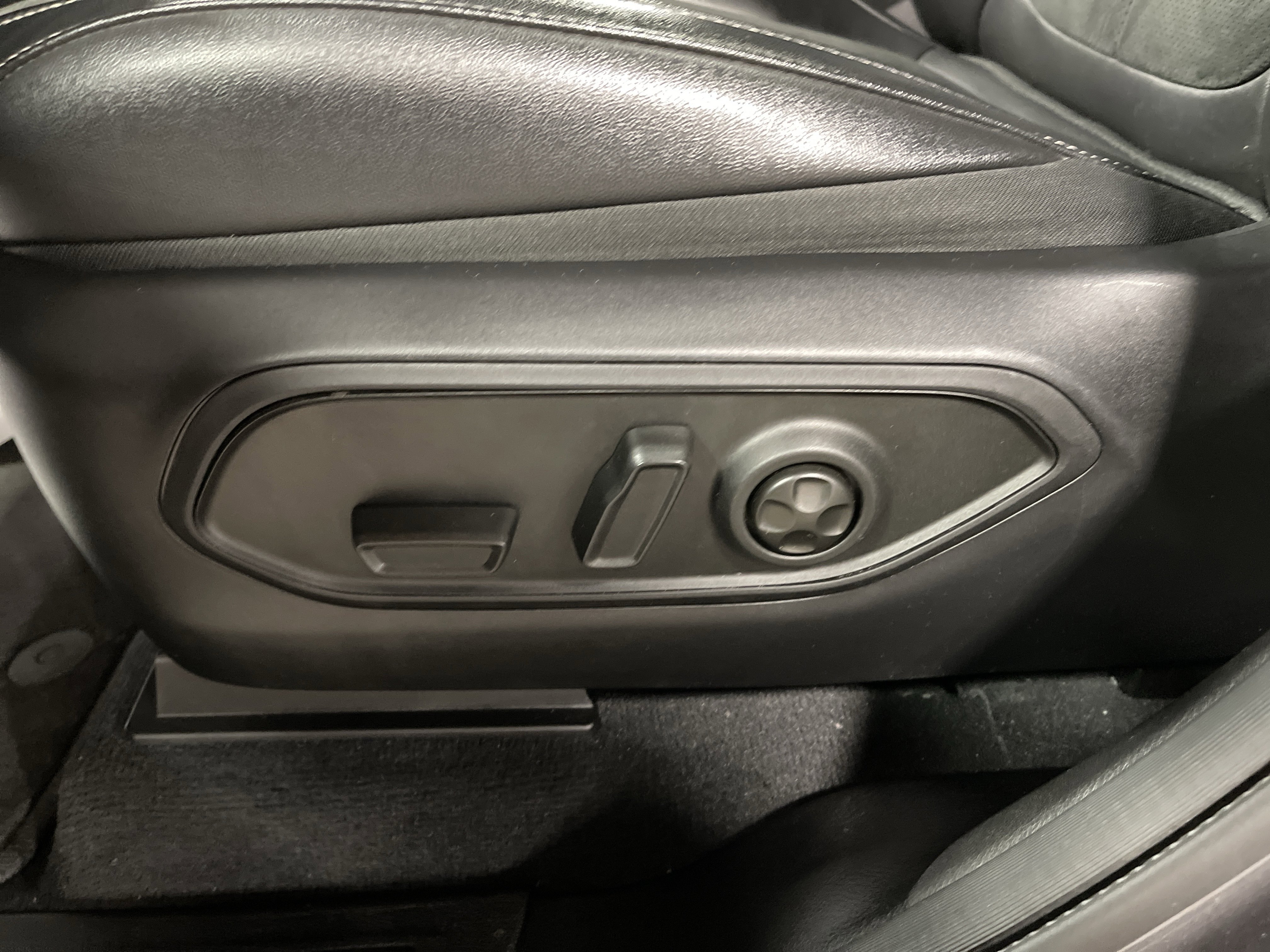 Used 2024 Jeep Grand Cherokee Altitude image 11