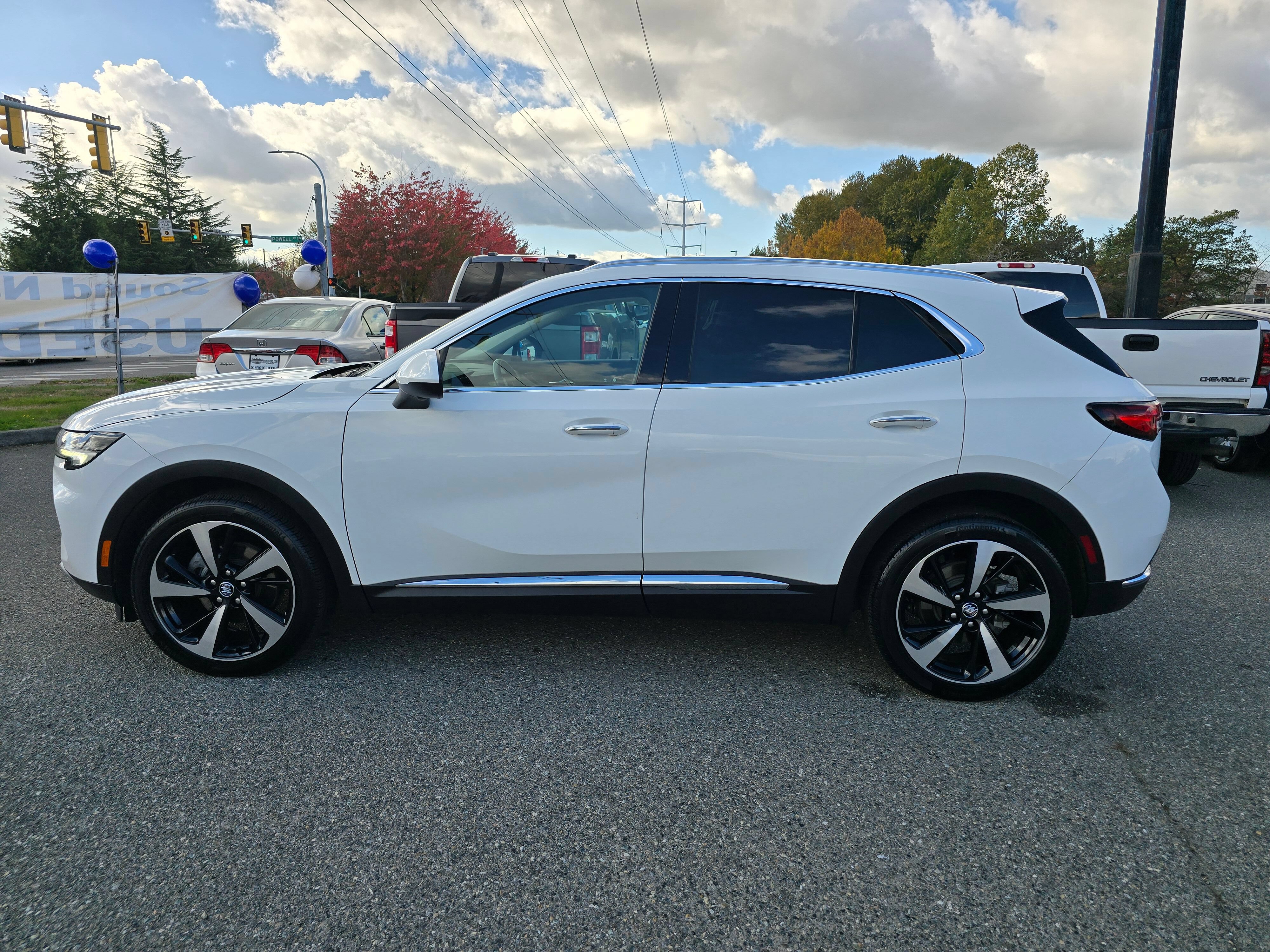 Used 2022 Buick Envision Essence w/ Technology Package I AWD/4WD image 2