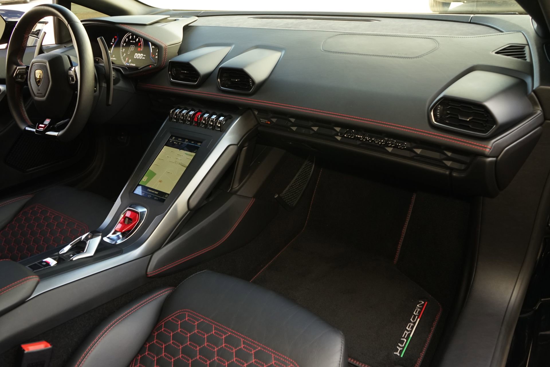 Used 2021 Lamborghini Huracan EVO image 12