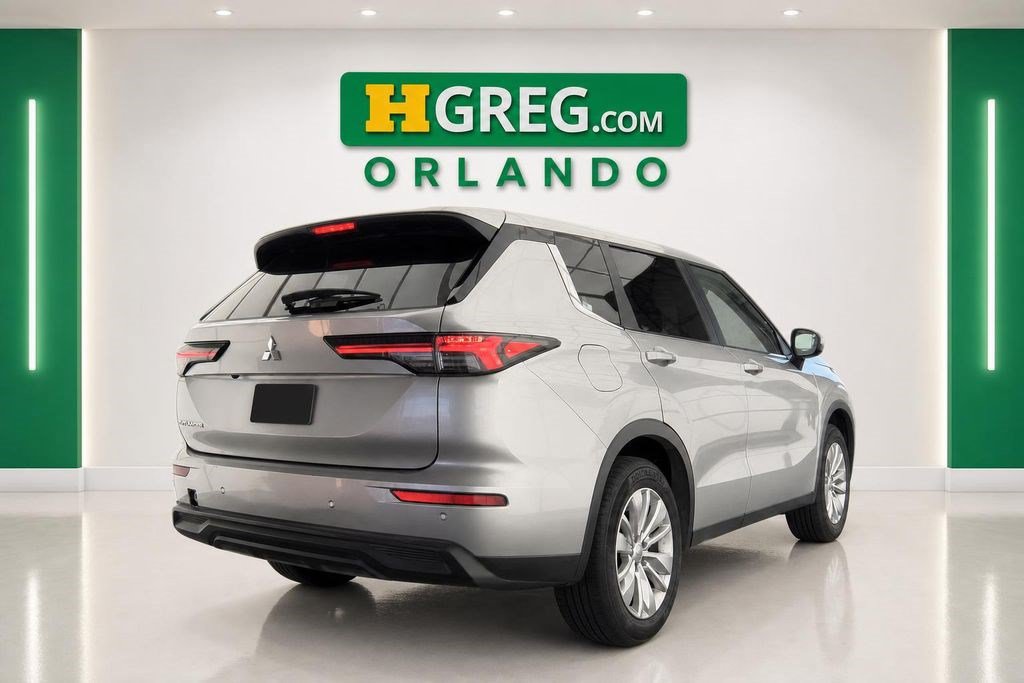 Used 2025 Mitsubishi Outlander ES FWD image 6