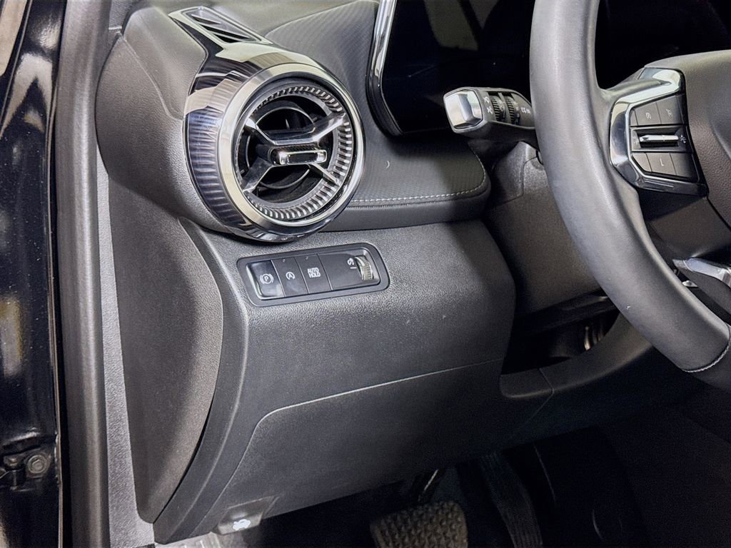 Used 2025 Chevrolet Equinox LT w/ Convenience Package II FWD image 8