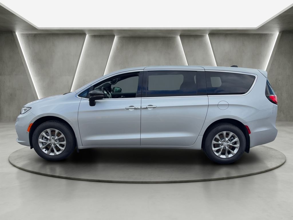 New 2026 Chrysler Pacifica Select AWD/4WD image 4