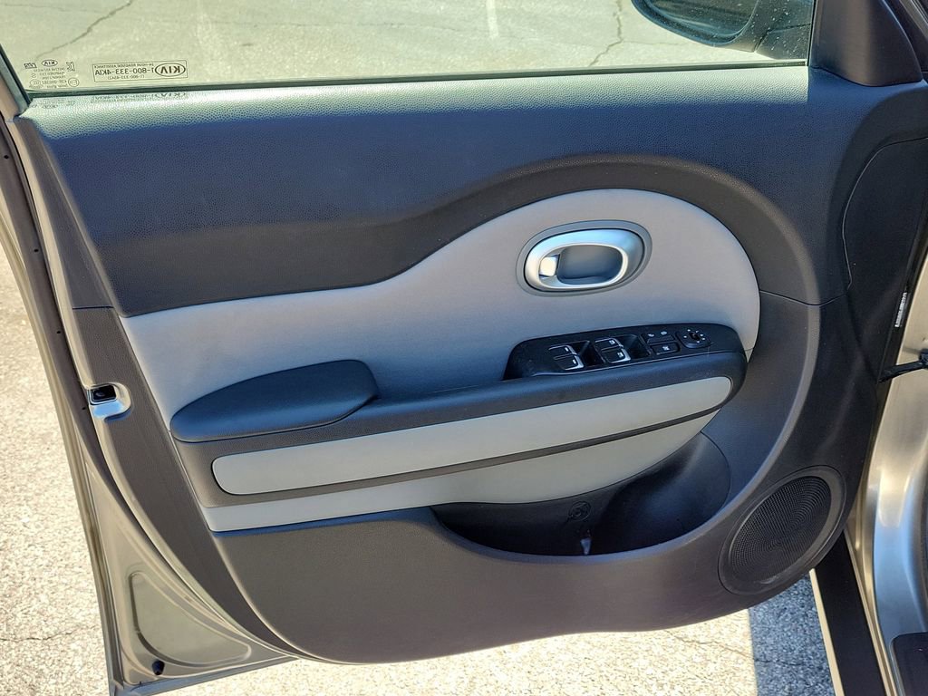 Used 2017 Kia Soul + image 16