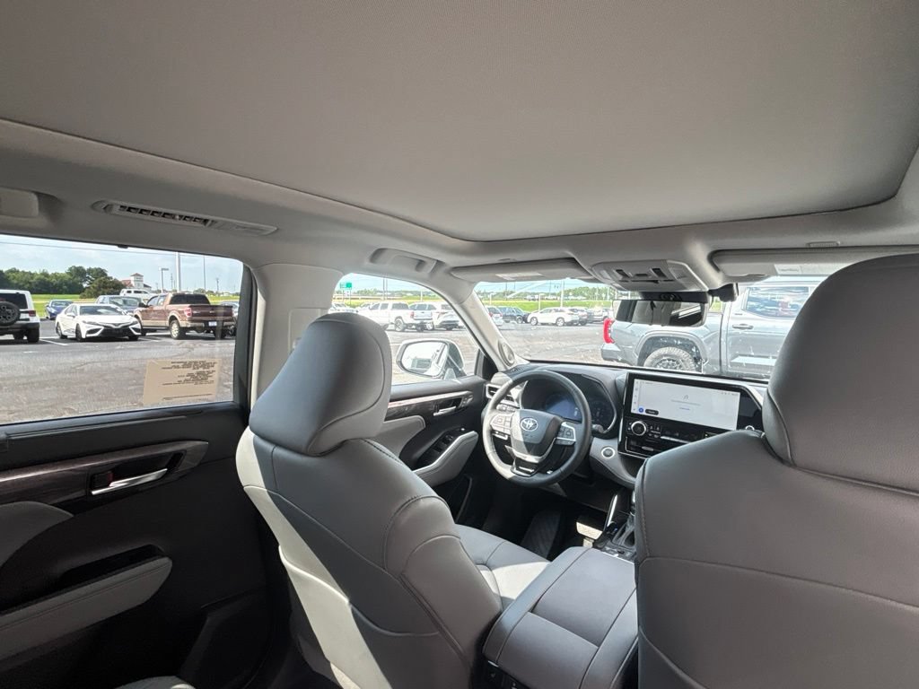 New 2026 Toyota Highlander Platinum AWD/4WD image 33