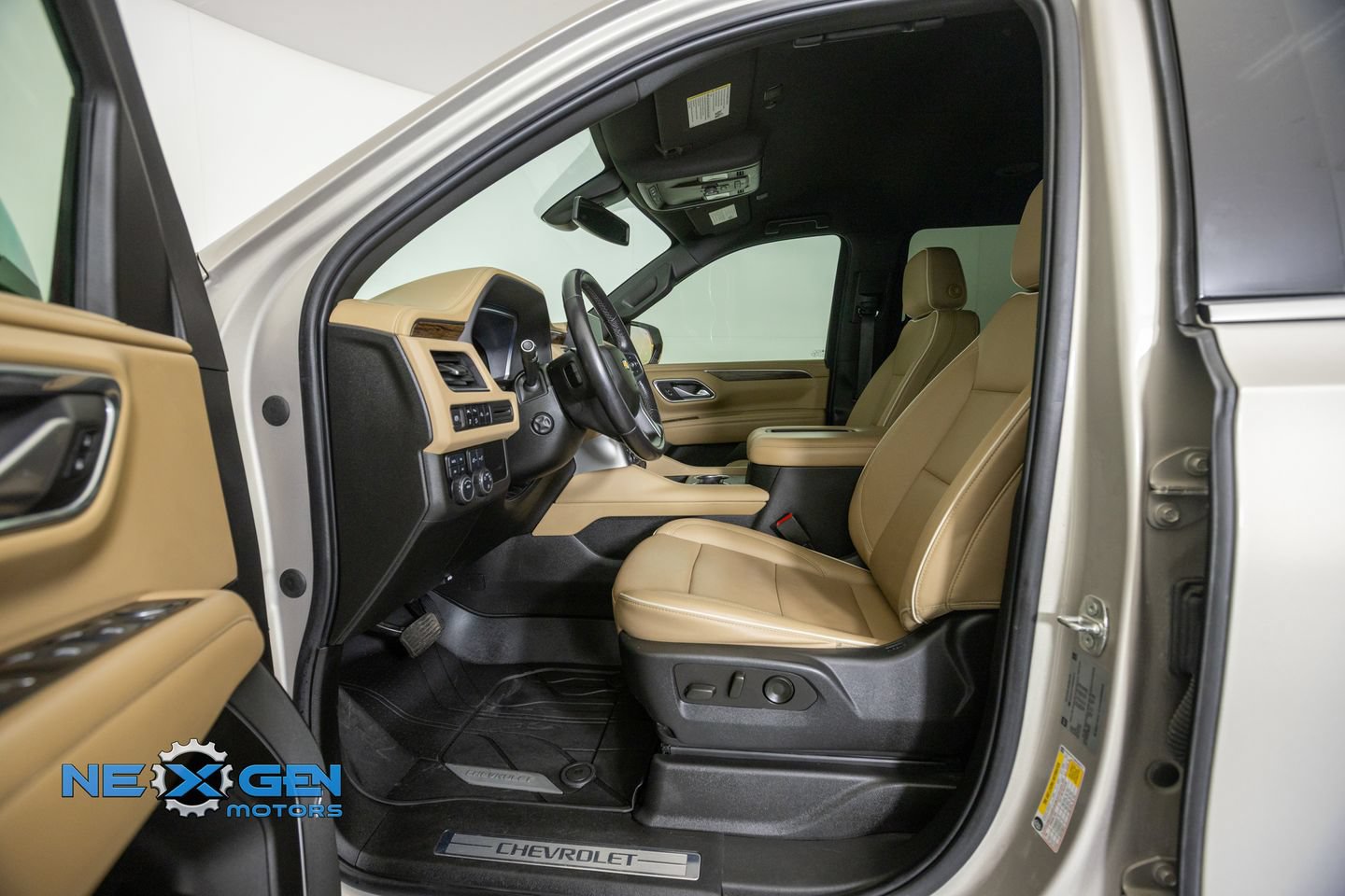 Used 2022 Chevrolet Suburban Premier AWD/4WD image 11