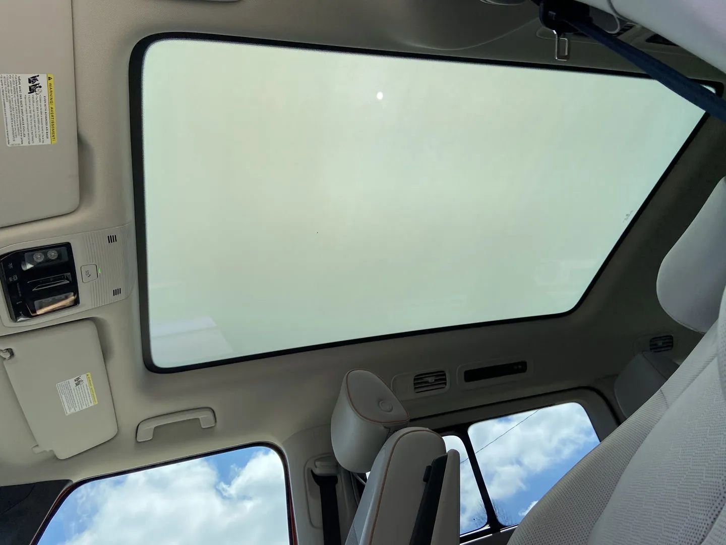 Used 2025 Volkswagen ID. Buzz 1st Edition image 13