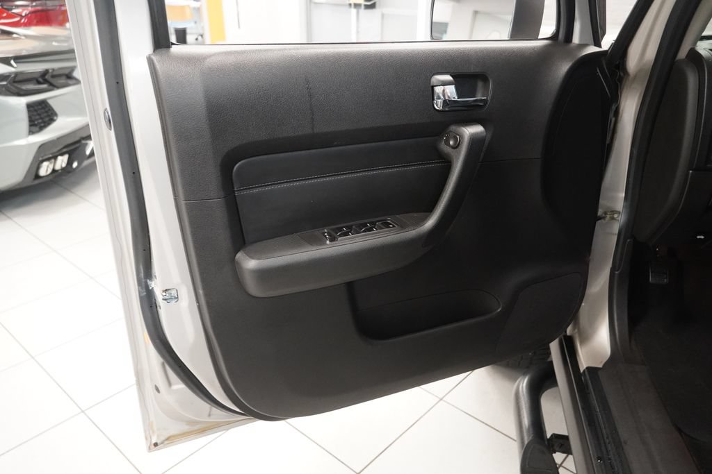 Used 2006 HUMMER H3 AWD/4WD image 5