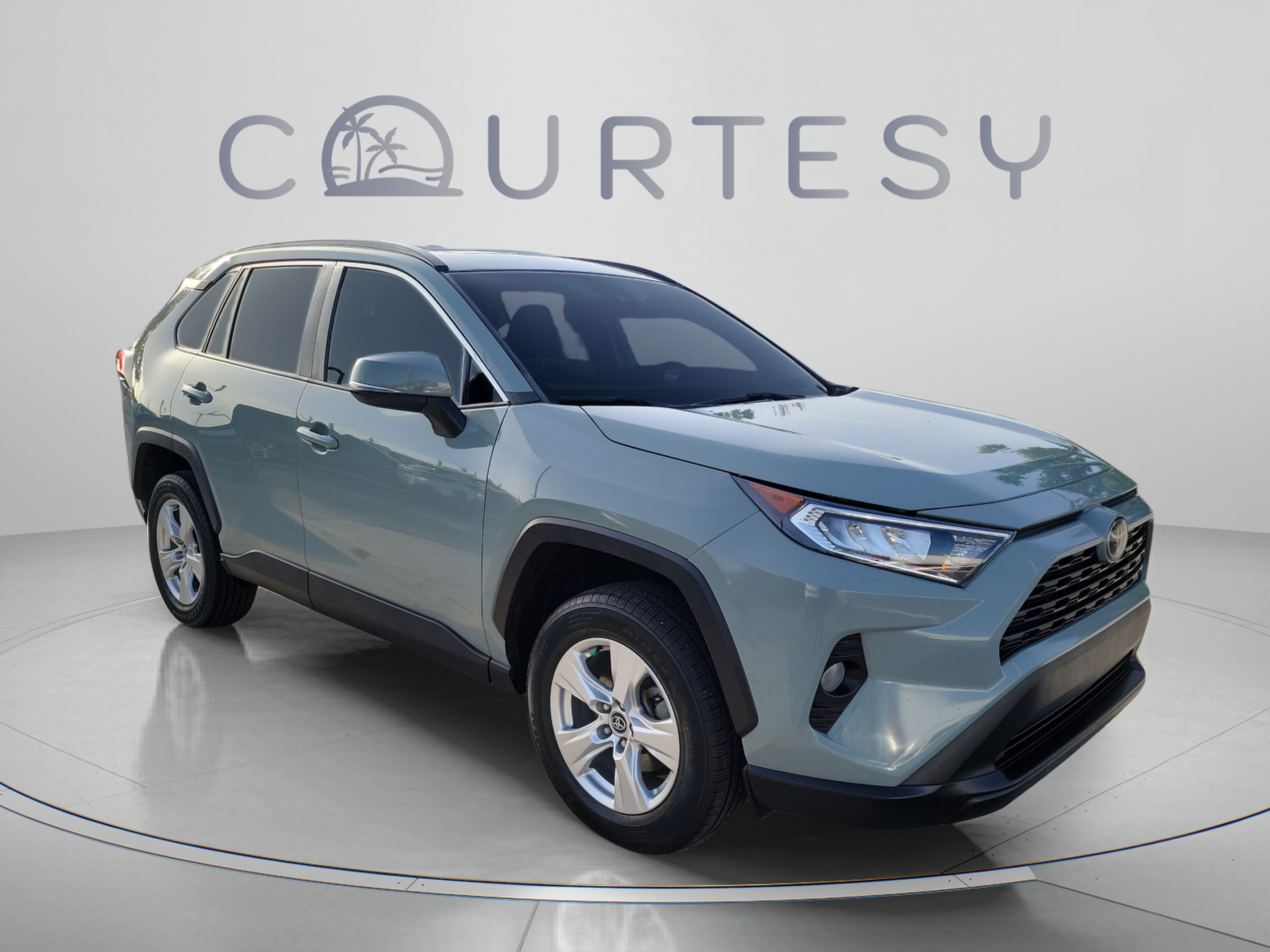 Used 2020 Toyota RAV4 XLE w/ Convenience Package FWD image 5