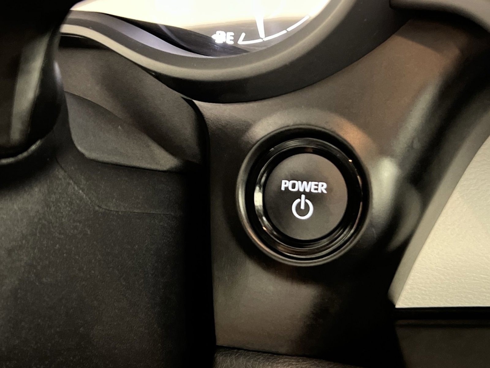 Used 2025 Toyota Sienna LE w/ LE Plus Package image 33