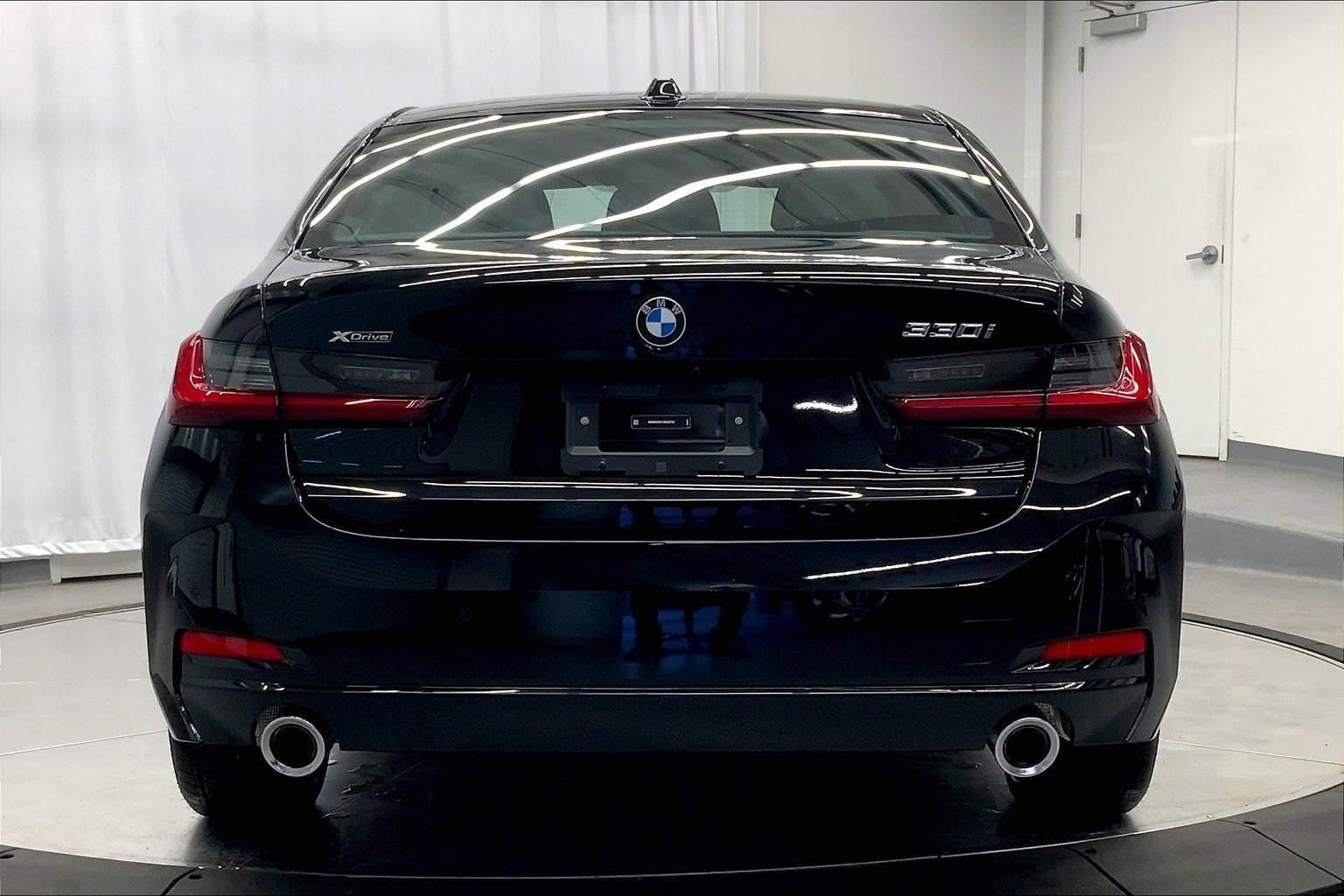 Used 2025 BMW 330i xDrive Sedan w/ Premium Package AWD/4WD image 3