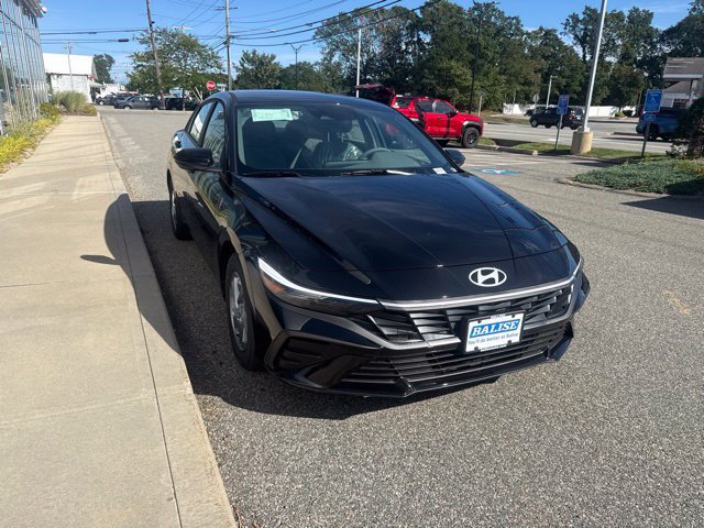 New 2026 Hyundai Elantra SE FWD image 8