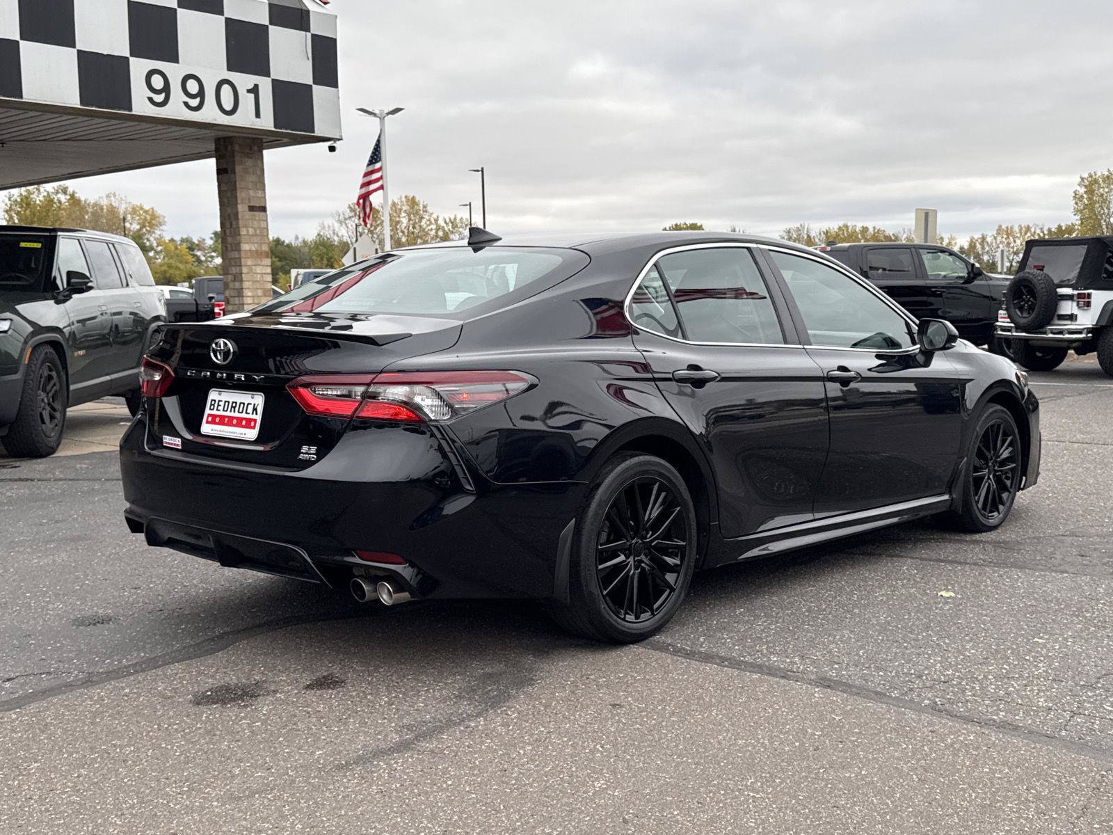 Used 2023 Toyota Camry SE w/ Cold Weather Package AWD/4WD image 7