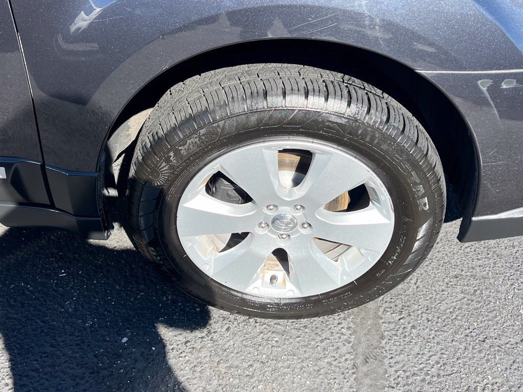 Used 2011 Subaru Outback 2.5i Premium AWD/4WD image 6