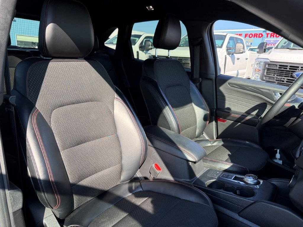 Used 2025 Ford Escape ST-Line Select AWD/4WD image 24