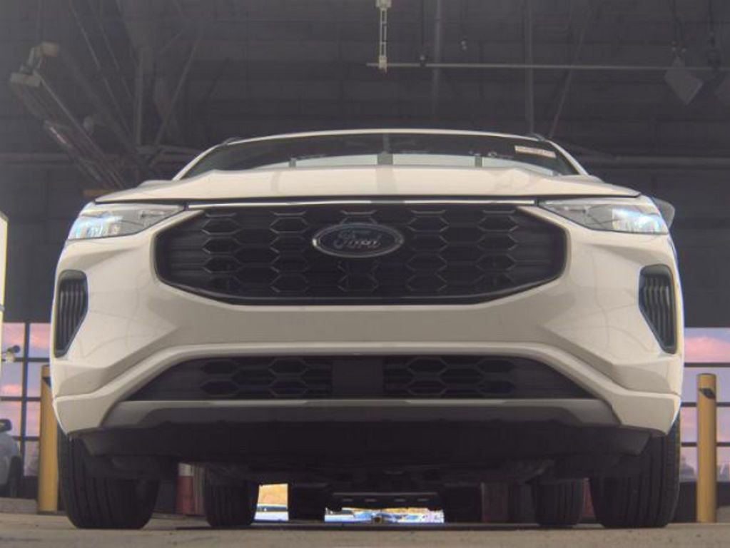 Used 2024 Ford Escape ST-Line w/ Tech Pack #1 AWD/4WD image 4
