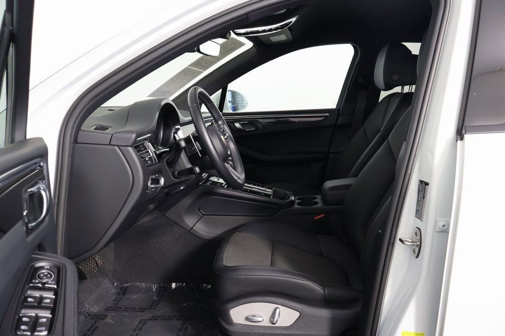 Used 2024 Porsche Macan AWD/4WD image 10