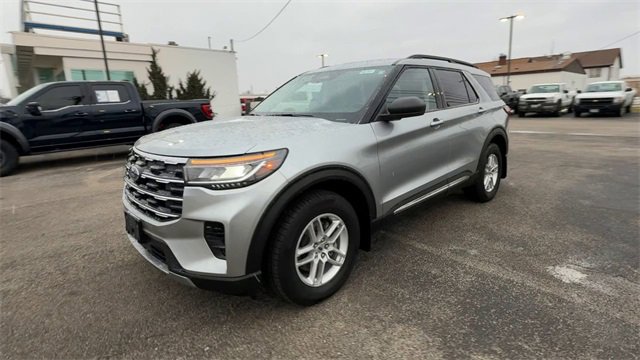 Used 2025 Ford Explorer Active image 4