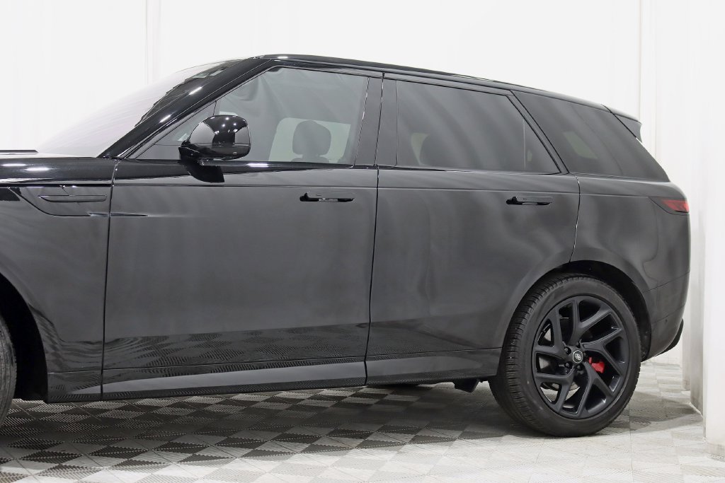 Used 2023 Land Rover Range Rover Sport SE Dynamic AWD/4WD image 3