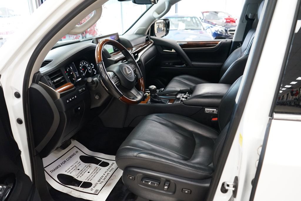 Used 2017 Lexus LX 570 4WD w/ Luxury Package image 34
