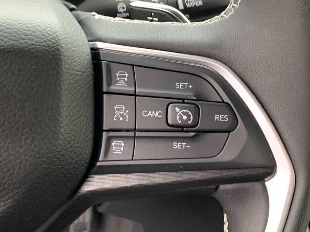 Used 2024 Jeep Grand Cherokee Altitude image 27