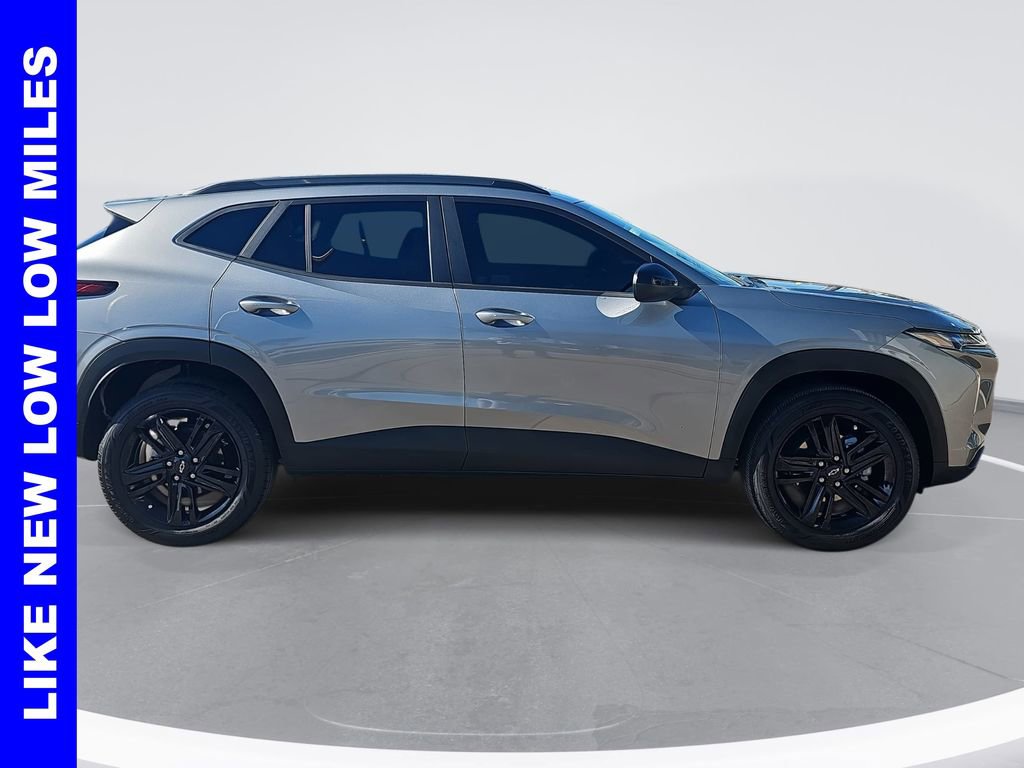 Used 2025 Chevrolet Trax ACTIV w/ Driver Confidence Package image 2