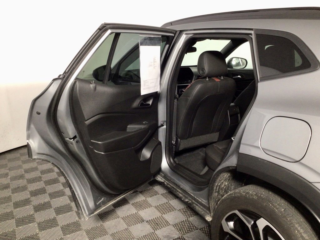 Used 2025 Chevrolet Trax RS image 27