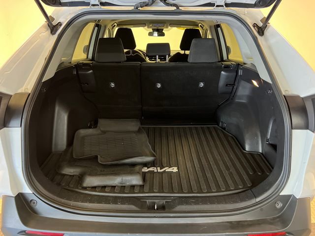 Used 2021 Toyota RAV4 LE image 5