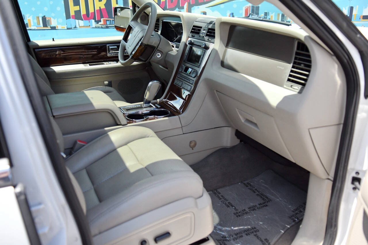 Used 2014 Lincoln Navigator L 2WD image 40