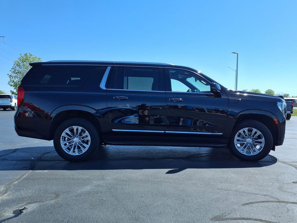 Used 2023 GMC Yukon XL SLT w/ SLT Premium Package image 36