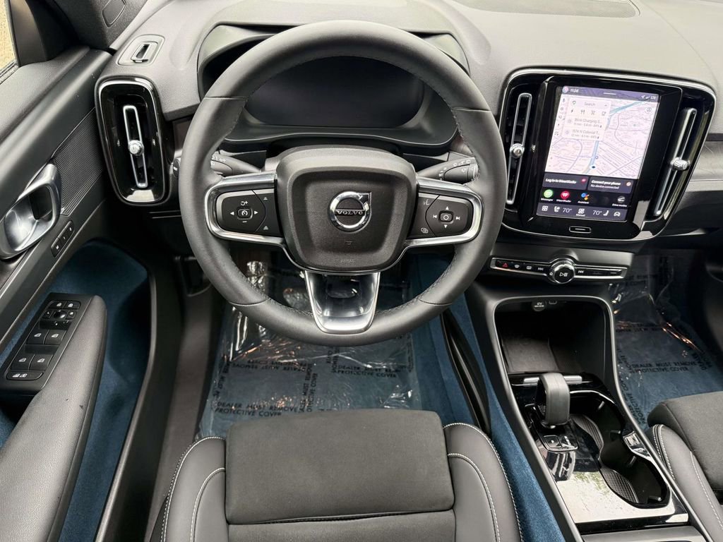 Used 2023 Volvo XC40 Recharge Plus image 4