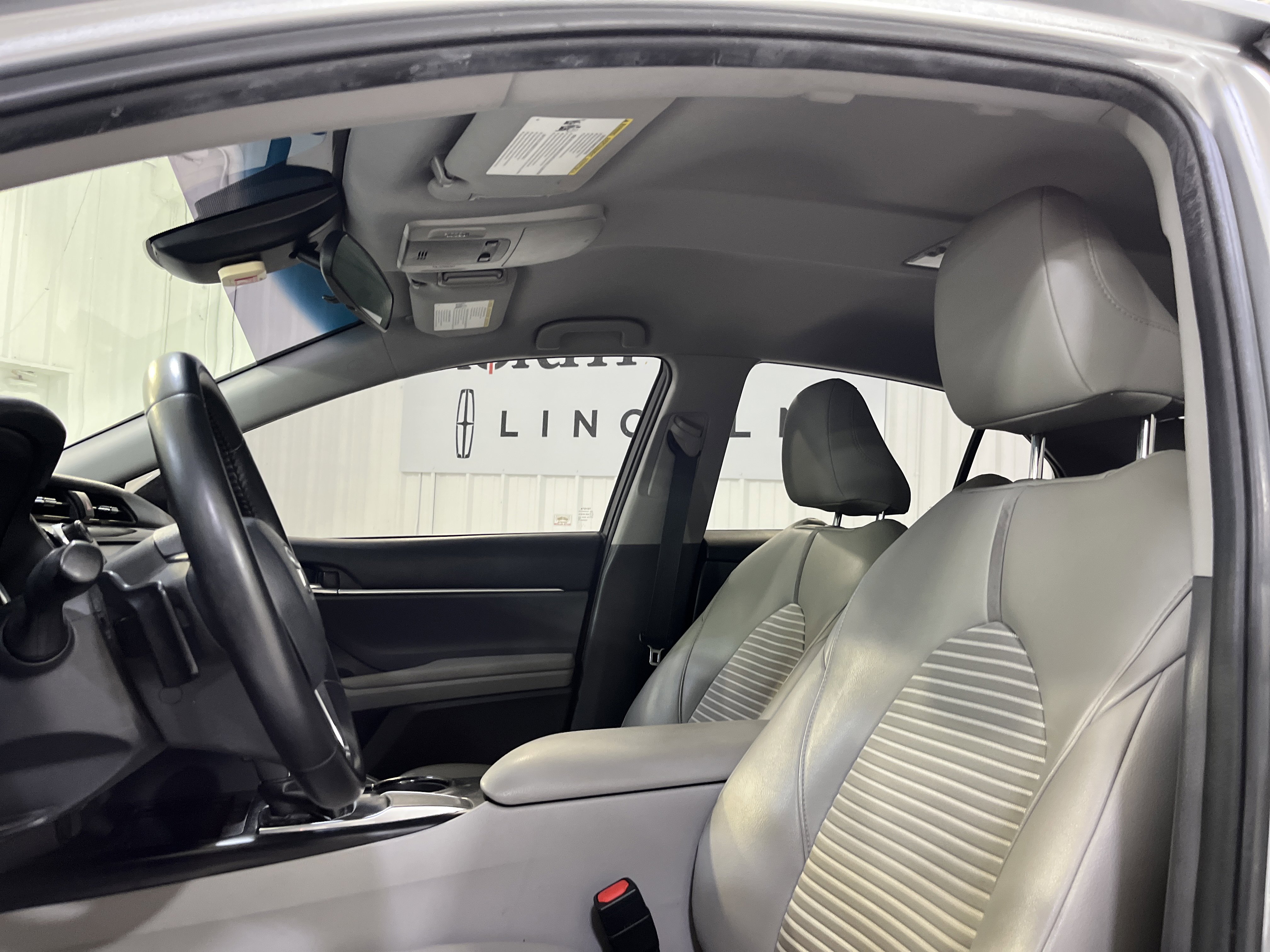 Used 2018 Toyota Camry SE image 7