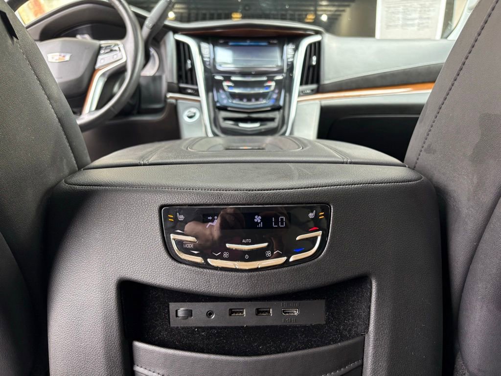 Used 2020 Cadillac Escalade Premium Luxury image 48