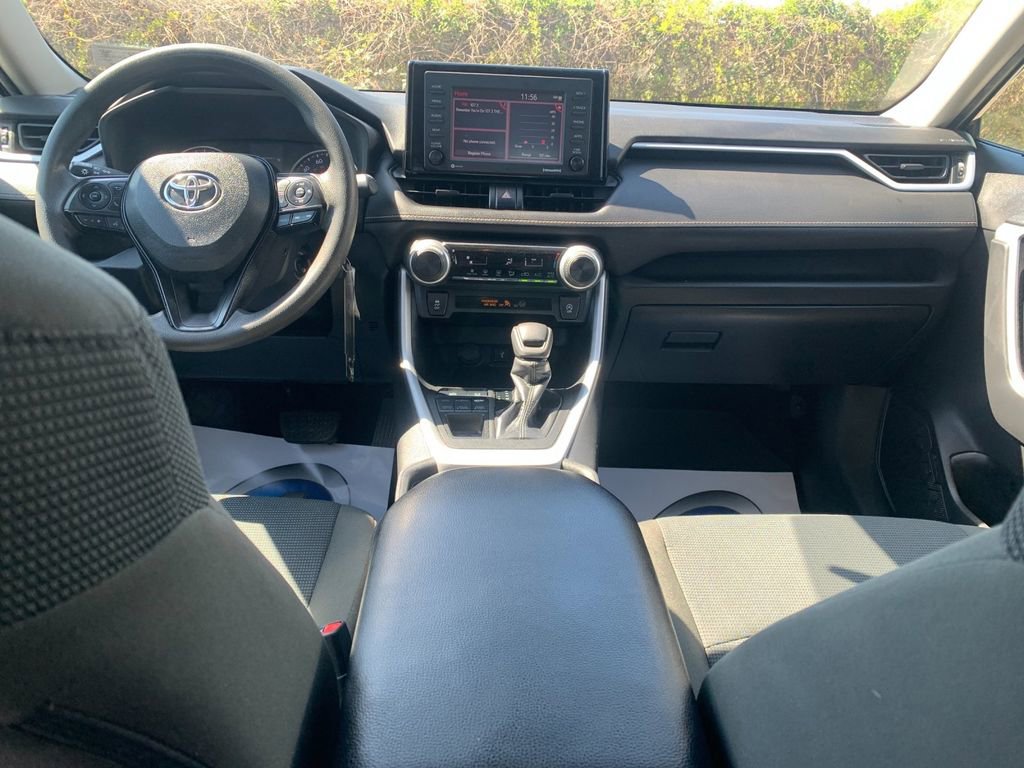 Used 2021 Toyota RAV4 LE image 16
