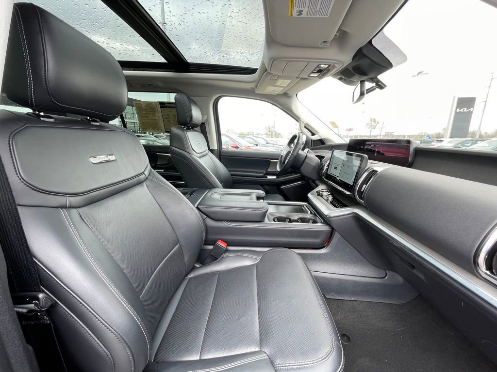 Used 2025 Ford Expedition Max Platinum AWD/4WD image 28