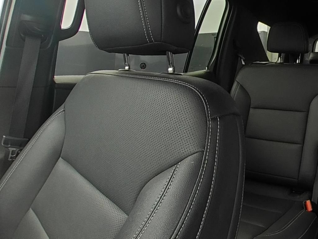 Certified 2025 Chevrolet Traverse LT AWD/4WD image 9