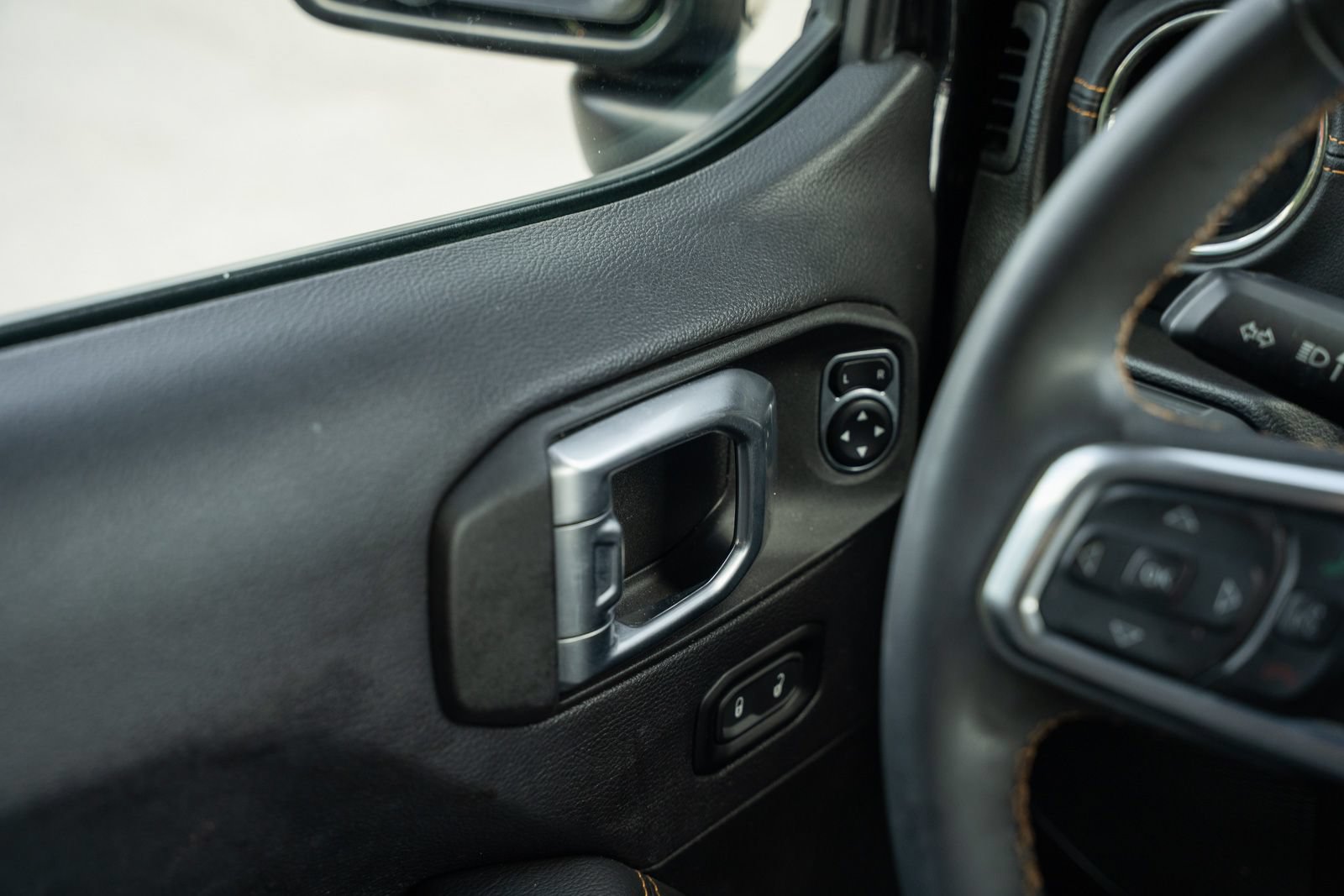 Used 2023 Jeep Gladiator Overland AWD/4WD image 30