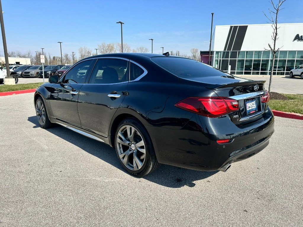 Used 2017 INFINITI Q70 L 3.7 image 2